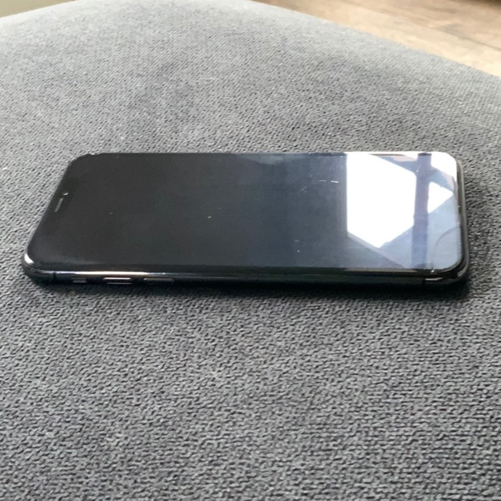 iPhone X - Picture 5 of 6